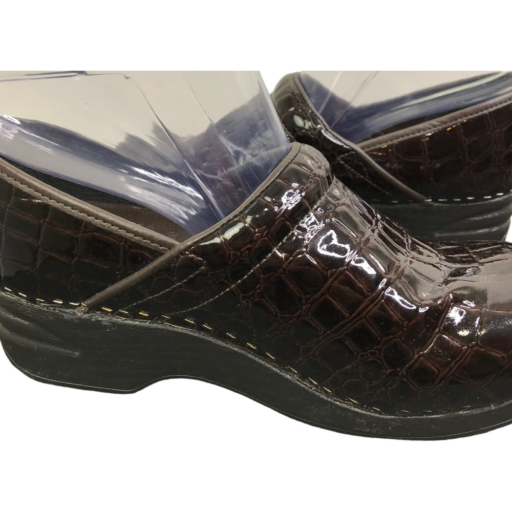Croft & Barrow Women's Juliana Clogs Brown Patent Faux Leather Croc Print Sz 7.5